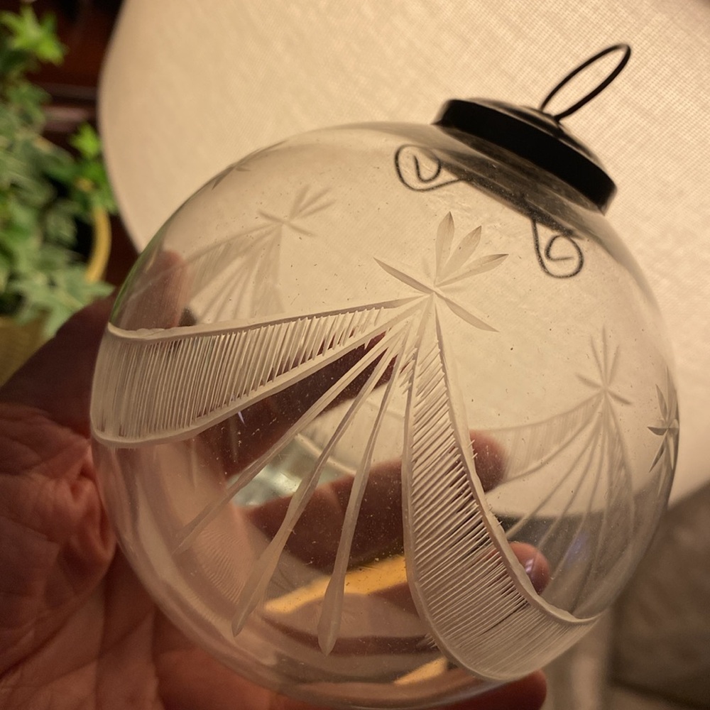 💐 Antique Etched Clear Glass Holiday Ornaments - Picture 5 of 7